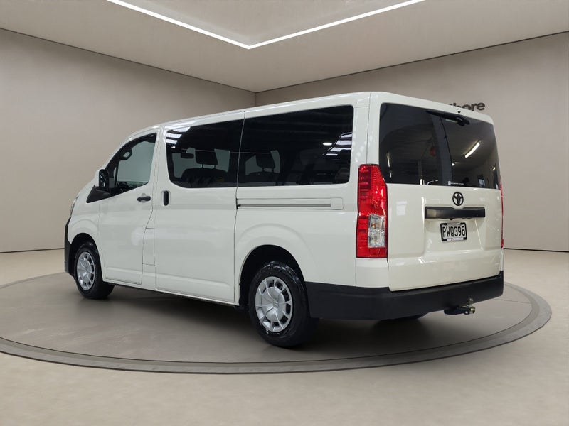 2023 Toyota Hiace 2.8L Diesel Turbo RWD Van image 5