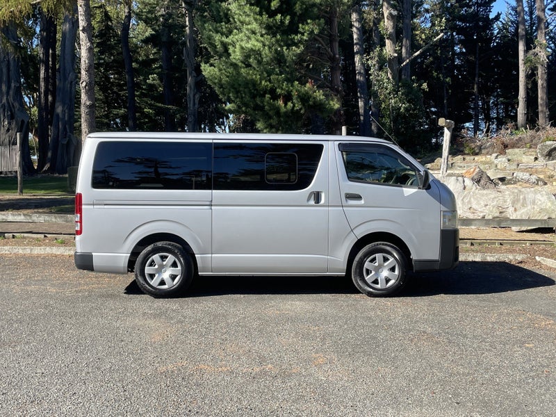 2023 Toyota Hiace 4WD image 3