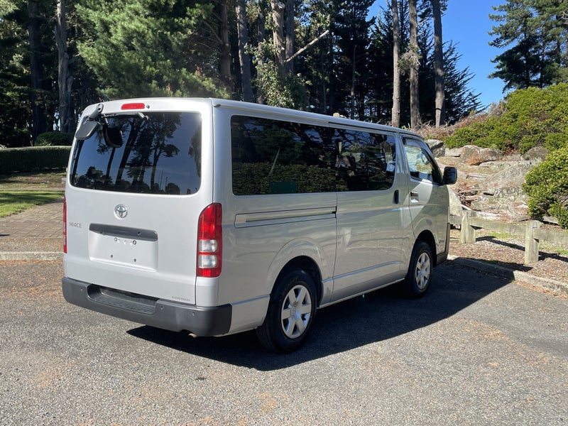 2023 Toyota Hiace 4WD image 4