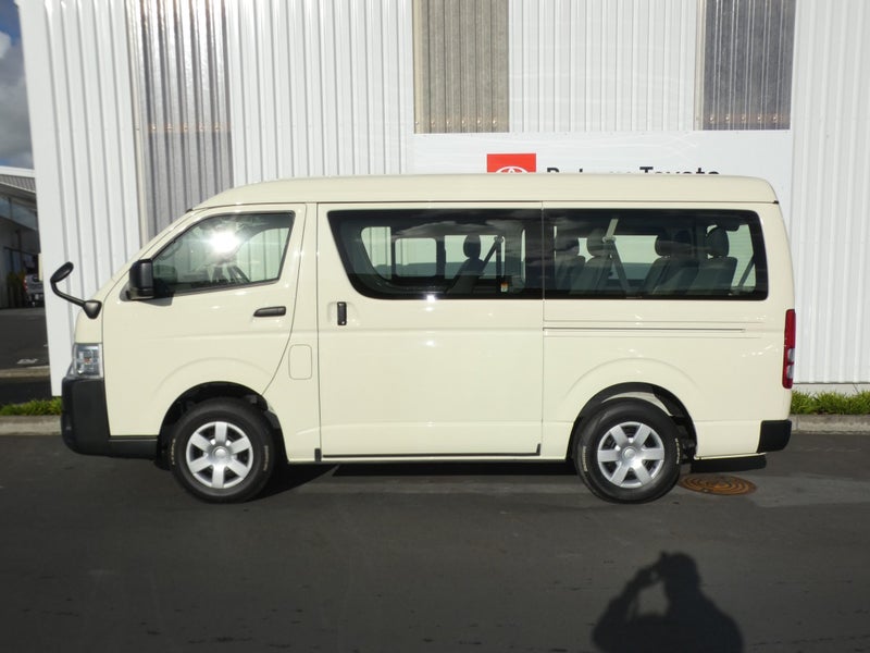 2023 Toyota Hiace GL 4WD 10 Seater image 5