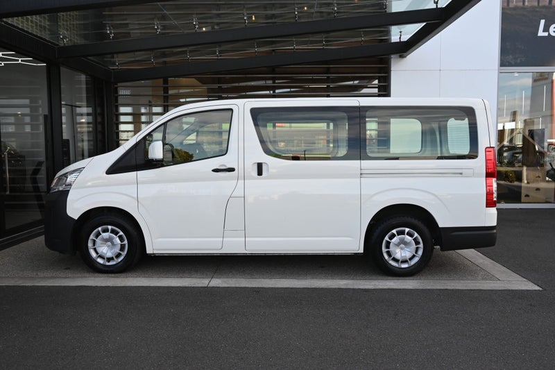 2023 Toyota Hiace ZR 2.8 Turbo Diesel RWD image 3