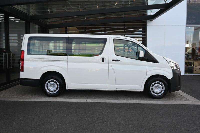 2023 Toyota Hiace ZR 2.8 Turbo Diesel RWD image 5
