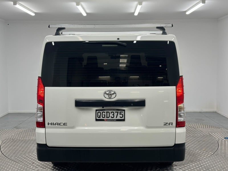 2023 Toyota Hiace ZR 2.8DT image 4