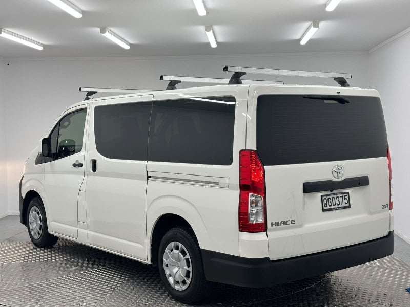 2023 Toyota Hiace ZR 2.8DT image 5