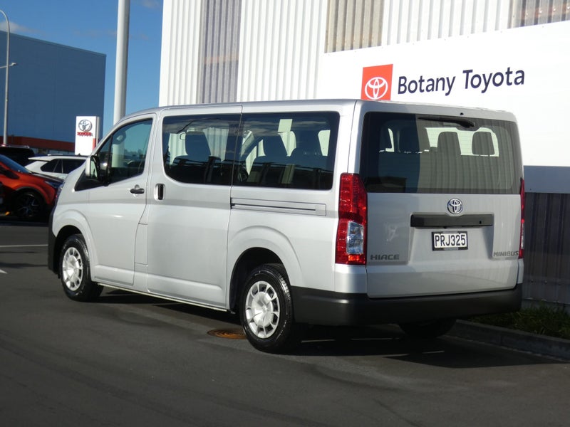 2023 Toyota Hiace ZR 2.8DT 6AT RWD MB/4D/10S (H... image 3