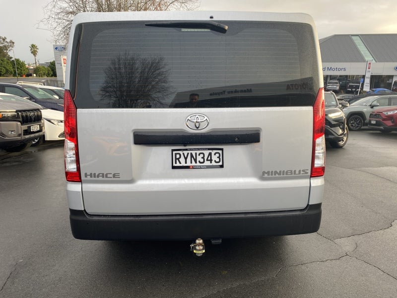 2023 Toyota Hiace ZR 2.8DT 6AT RWD MB/4D/10S (H... image 3