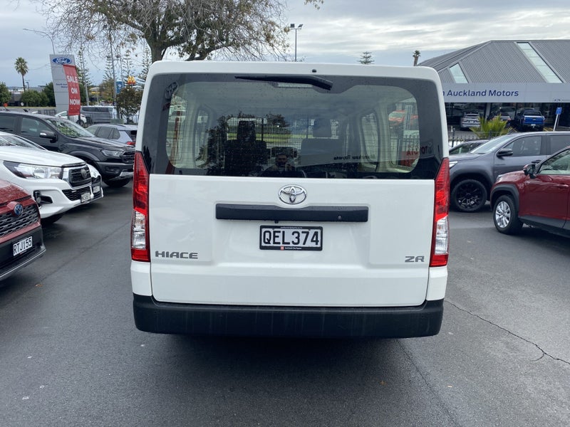 2023 Toyota Hiace ZR 2.8DT/6MT image 3