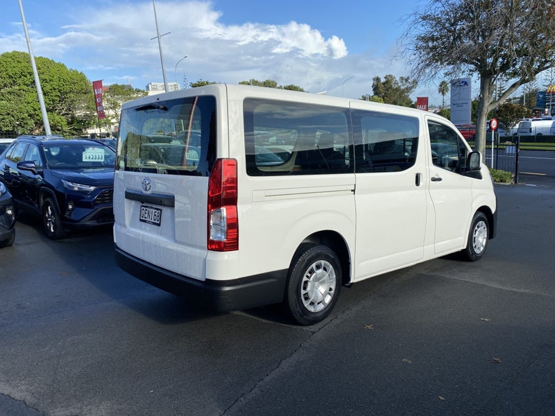 2023 Toyota Hiace ZR 2.8DT/6MT image 2