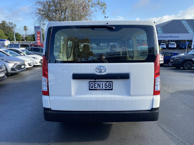 2023 Toyota Hiace ZR 2.8DT/6MT image 3