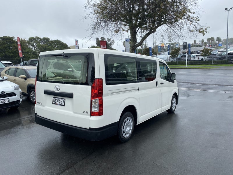 2023 Toyota Hiace ZR 2.8DT/6SPD Manual image 2