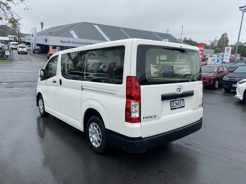 2023 Toyota Hiace ZR 2.8DT/6SPD Manual image 3