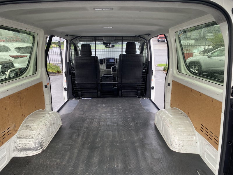 2023 Toyota Hiace ZR 2.8DT/6SPD Manual image 5