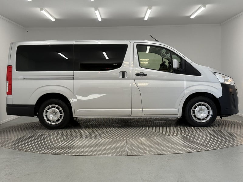 2023 Toyota Hiace ZR 2.8DT image 2