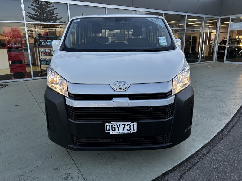 2023 Toyota Hiace ZR 2.8DT Automatic RWD Van image 2