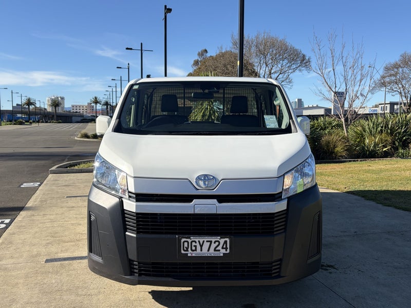 2023 Toyota Hiace ZR 2.8DT Automatic RWD Van image 2