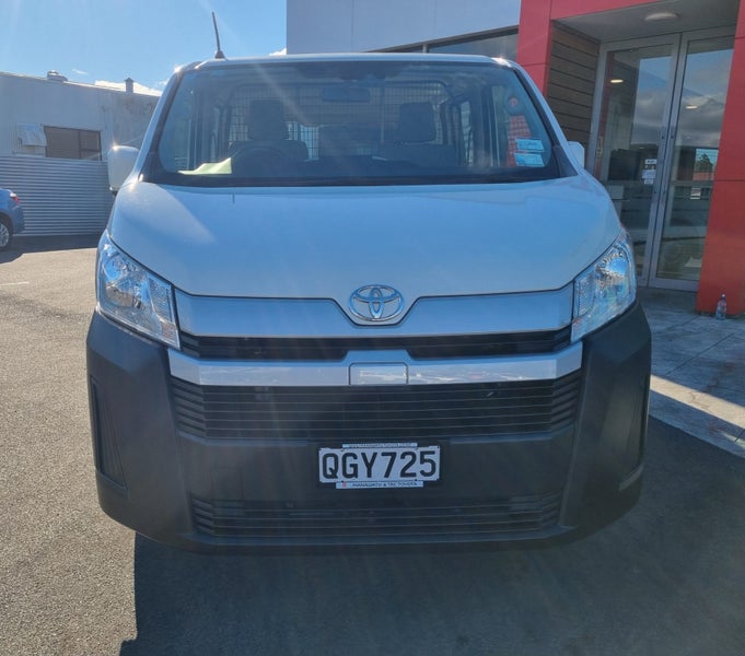 2023 Toyota Hiace ZR 2.8DT Automatic RWD Van image 2