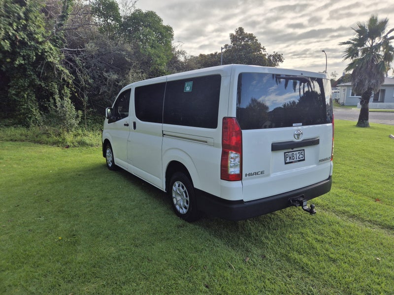2023 Toyota Hiace ZR 2.8DT Minibus 10-seater image 4