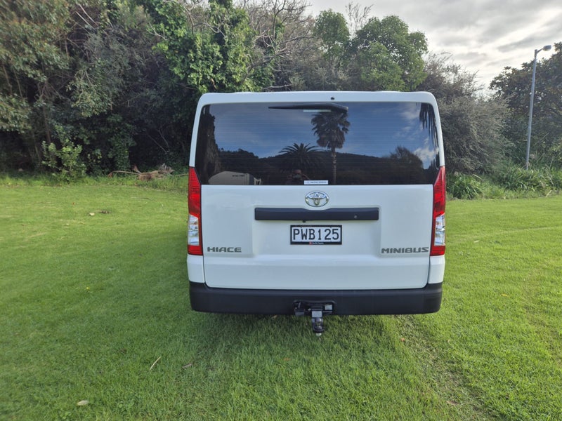 2023 Toyota Hiace ZR 2.8DT Minibus 10-seater image 5