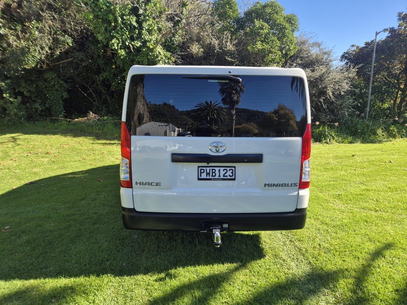 2023 Toyota Hiace ZR 2.8DT Minibus 10-seater image 5