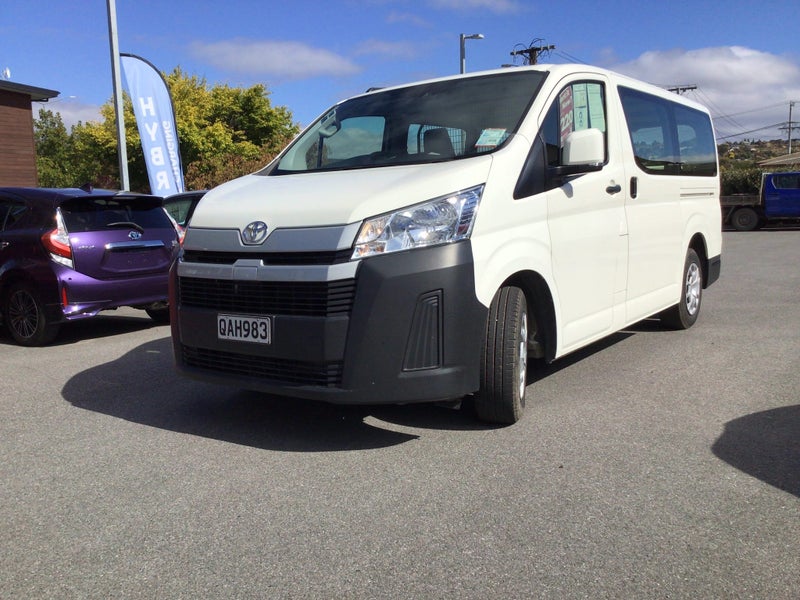 2023 Toyota Hiace ZR image 3