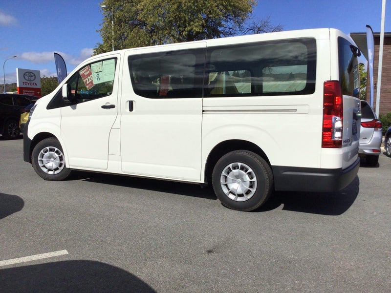2023 Toyota Hiace ZR image 4