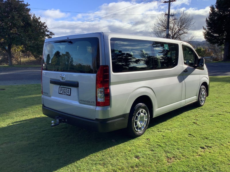 2023 Toyota Hiace ZR Minibus 2.8DT Auto image 5