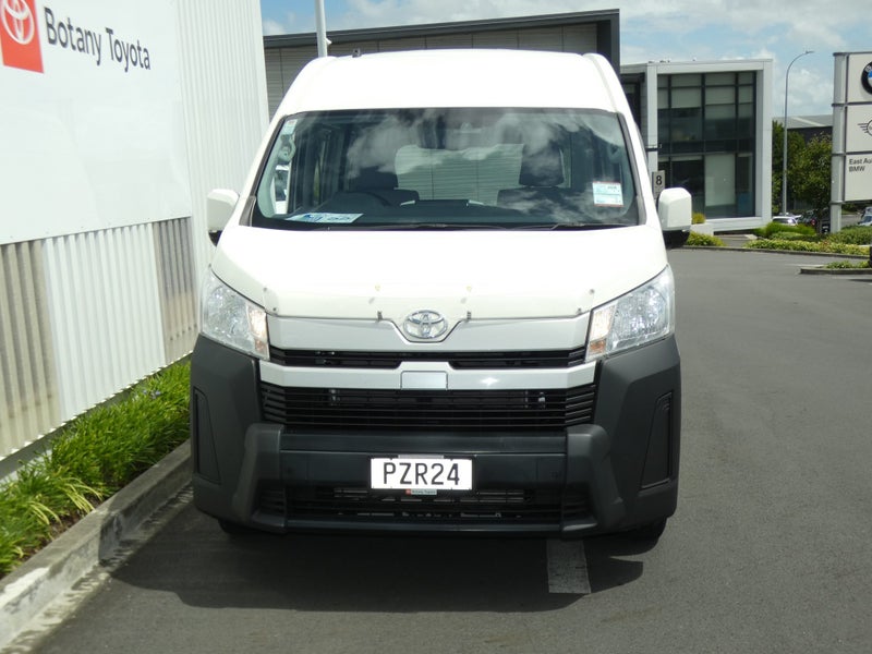 2023 Toyota Hiace ZX image 4