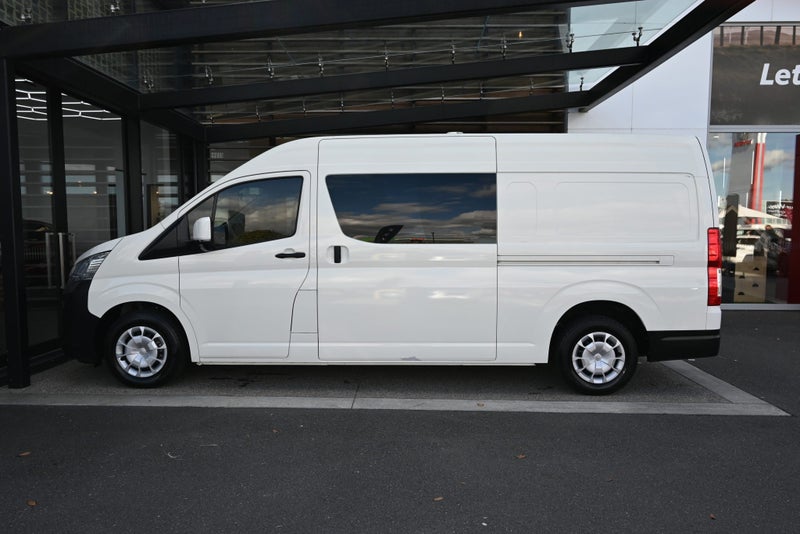 2023 Toyota Hiace ZX 2.8 Turbo Diesel RWD Panel... image 3