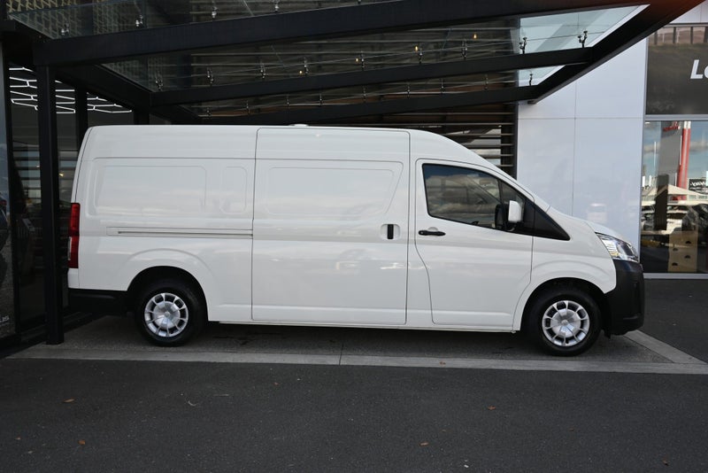 2023 Toyota Hiace ZX 2.8 Turbo Diesel RWD Panel... image 5