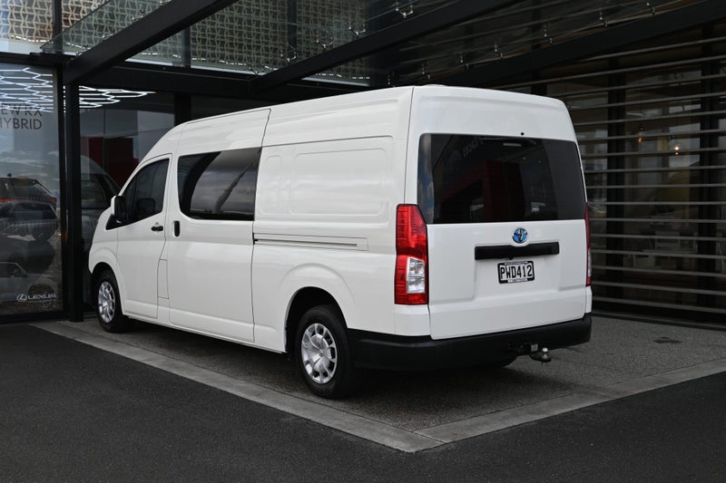 2023 Toyota Hiace ZX 2.8 Turbo Diesel RWD Van image 2