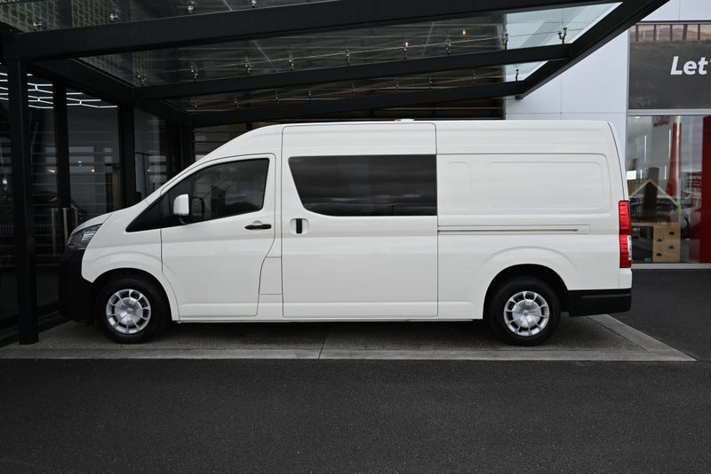 2023 Toyota Hiace ZX 2.8 Turbo Diesel RWD Van image 3
