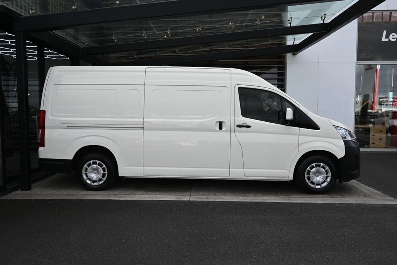 2023 Toyota Hiace ZX 2.8 Turbo Diesel RWD Van image 5