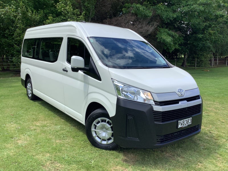 2023 Toyota Hiace ZX 2.8DT 10 Seat Minibus image 1