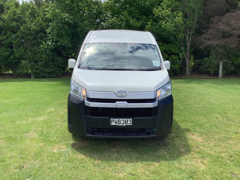 2023 Toyota Hiace ZX 2.8DT 10 Seat Minibus image 3