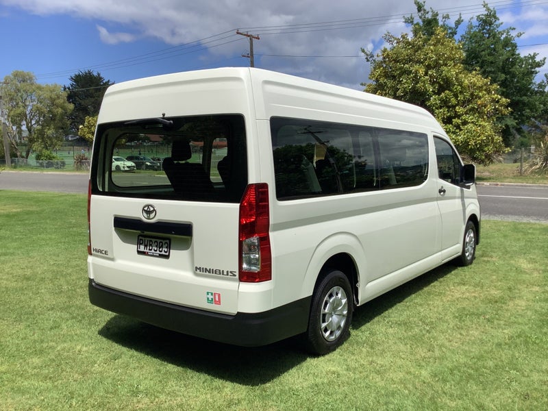 2023 Toyota Hiace ZX 2.8DT 10 Seat Minibus image 5