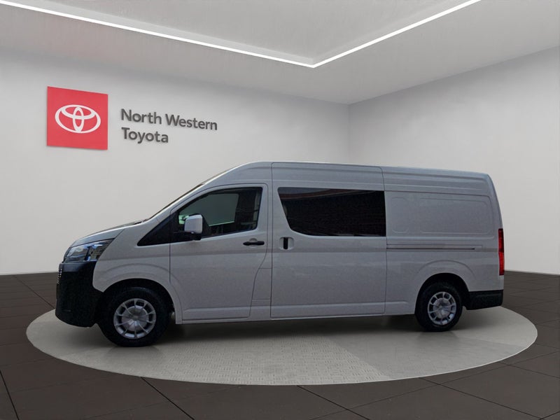 2023 Toyota Hiace ZX 2.8L Diesel Turbo RWD Van image 4