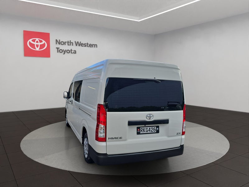 2023 Toyota Hiace ZX 2.8L Diesel Turbo RWD Van image 5
