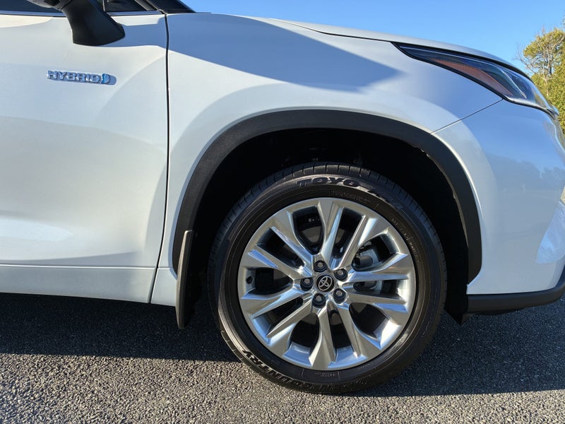 2023 Toyota Highlander Limited ZR 2.5P image 3