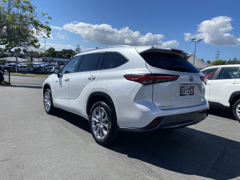 2023 Toyota Highlander Limited ZR 2.5P HEV AWD SUV image 4