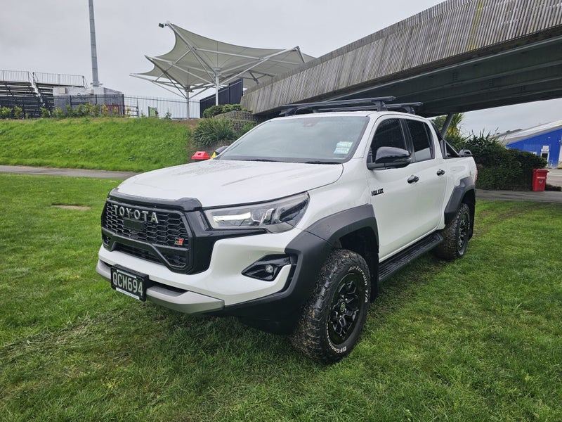 2023 Toyota Hilux GR Sport 2.8DT Automatic 4WD... image 3