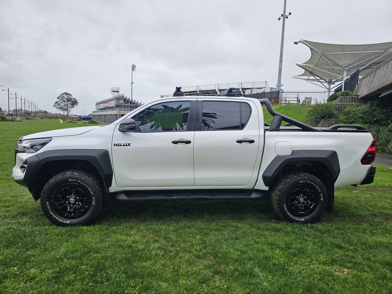 2023 Toyota Hilux GR Sport 2.8DT Automatic 4WD... image 4