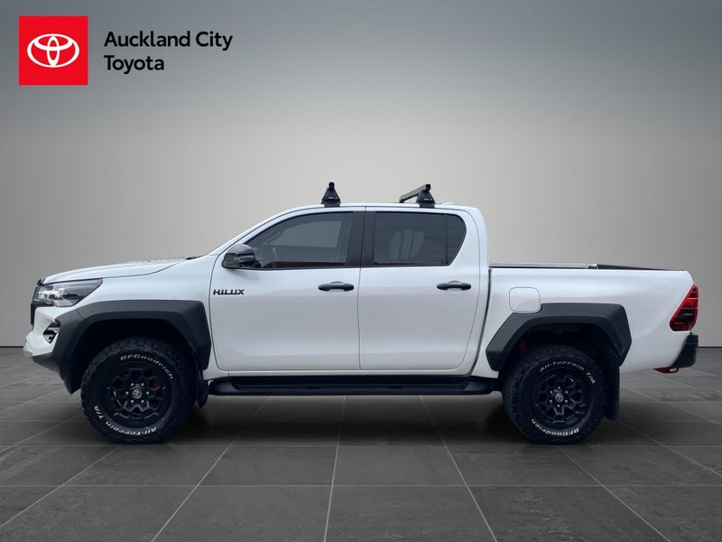 2023 Toyota Hilux GR Sport TD DC 2.8DT image 3