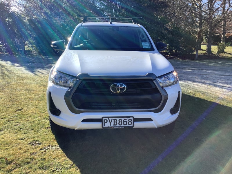 2023 Toyota Hilux SR 2.8DT 6AT 2WD Double Cab image 3
