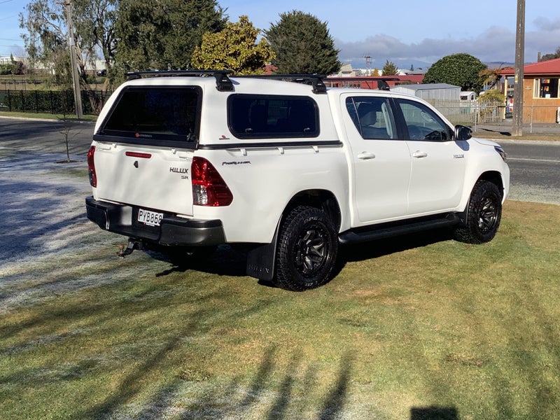 2023 Toyota Hilux SR 2.8DT 6AT 2WD Double Cab image 5