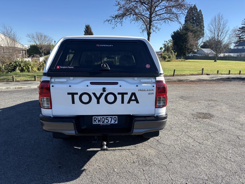 2023 Toyota Hilux SR 2.8DT 6AT 4WD DCW/4D/5S image 4