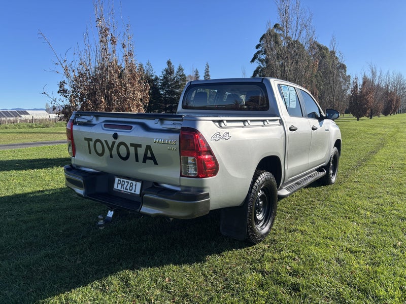 2023 Toyota Hilux SR 2.8DT 6AT 4WD DCW/4D/5S image 3