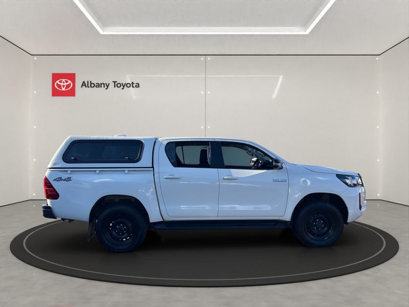 2023 Toyota Hilux SR 2.8DT 6AT 4WD DCW/4D/5S (J... image 3
