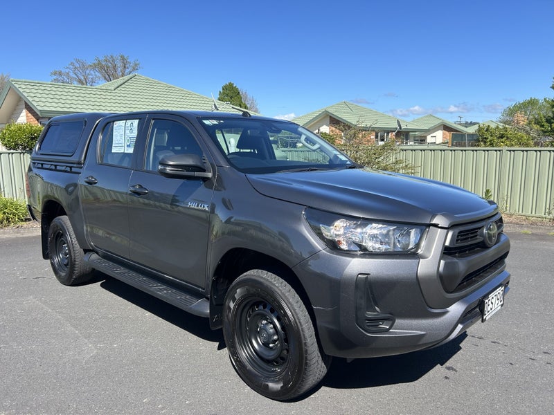2023 Toyota Hilux SR 2.8DT 6AT 4WD DCW/4D/5S (J... image 1