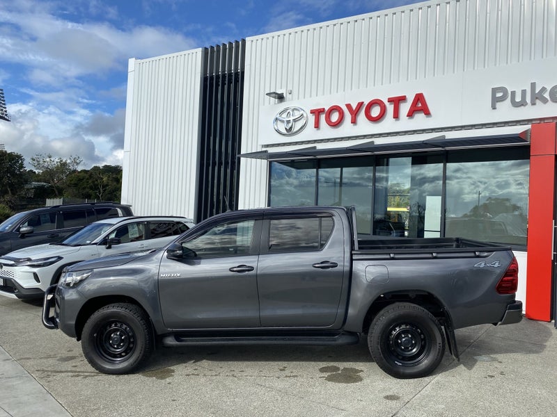 2023 Toyota Hilux SR 2.8DT 6AT 4WD Double Cab image 2