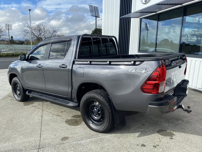 2023 Toyota Hilux SR 2.8DT 6AT 4WD Double Cab image 3